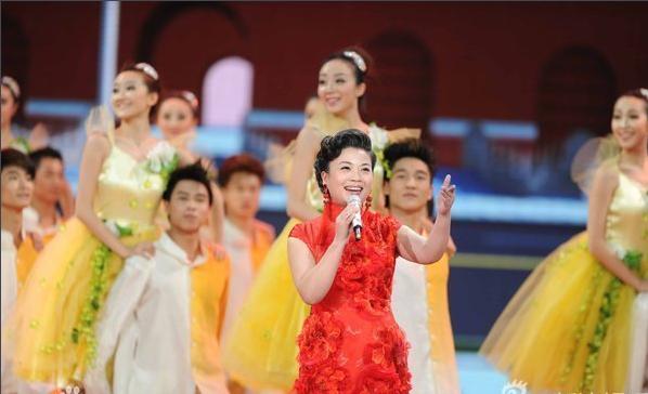 李谷一@她是国家一级演员也是李谷一女儿，25次登央视春晚，现52岁仍然单身