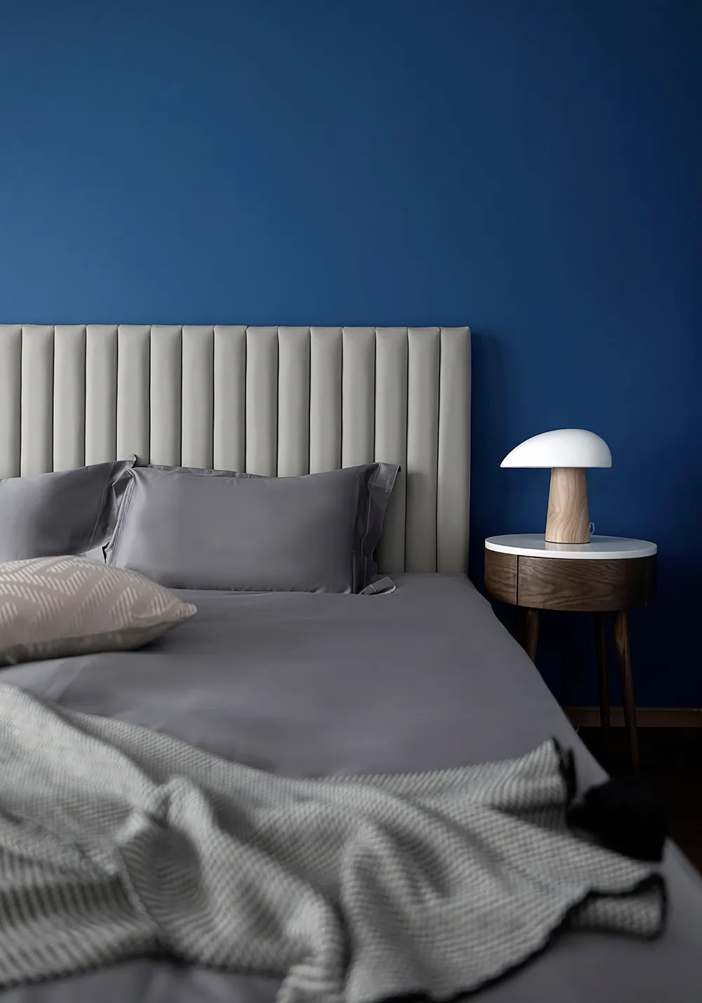 ：135㎡现代轻奢风格新房装修，背景墙配色超赞！