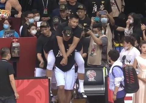 广东男篮|广东队的现役球员里，没人拿够10个总冠军，阿联比苏伟还少拿一个