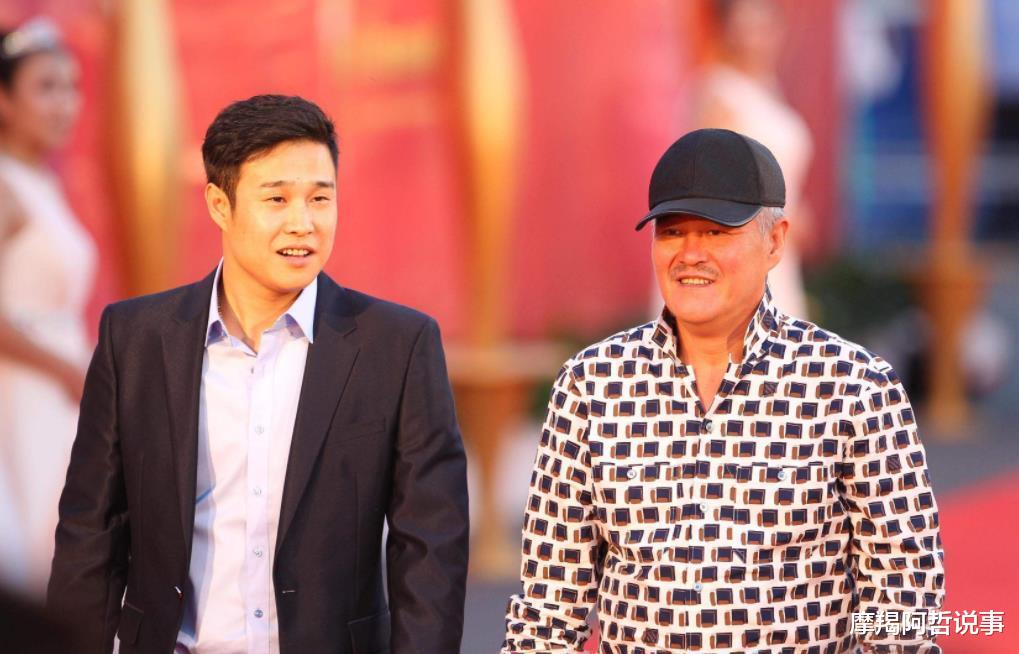 小沈阳|小沈阳近照曝光,在线撸串生活滋润,老婆减肥成功,女儿颜值被赞