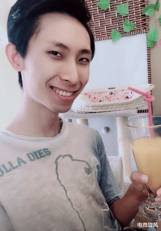 「梦泪」梦泪直播不小心暴露了梦嫂的QQ号，看到梦嫂的QQ等级，粉丝愣住了