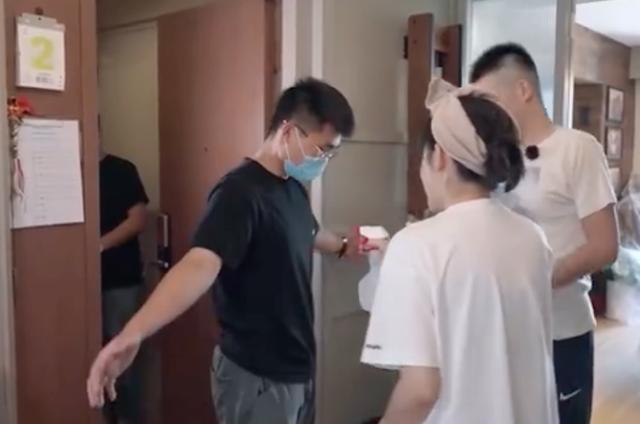 综艺节目|她被骂“作精”,上综艺节目被工作人员“脏”哭,摄影师崩溃了