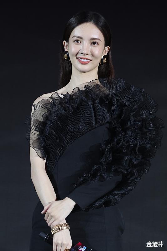 金晨|恋爱节目真实吗？金晨的表现引猜测！