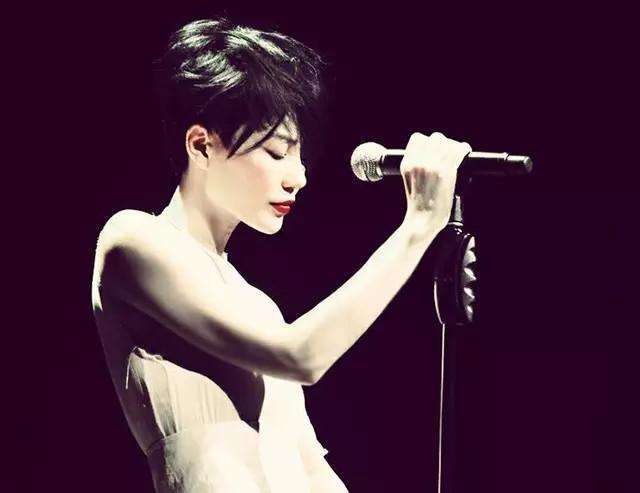 王菲|“白睡”了王菲一年多,韩红为了他终生不嫁,网友们:此人有何魅力?