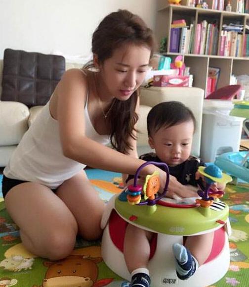 李念|走进李念住的豪宅，对儿子也太宠爱了，玩具从地面堆到天花板