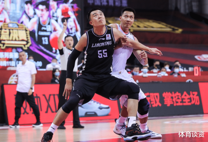 韩德君|11中3！韩德君被广东3内线防死，连遭封盖太难了，周琦快来抄作业