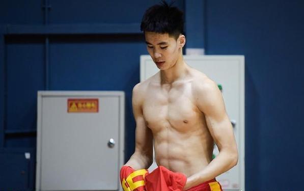 郭昊文|炸裂！34+11+11+15！他是最接近NBA的中国后卫！新星引领男篮未来