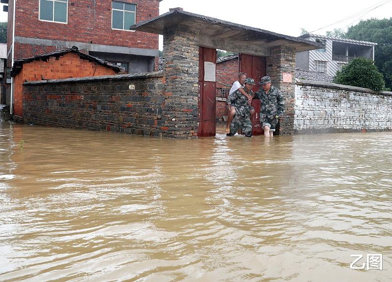 乙图|长江告急：长江水文局发布洪水红色预警，鄱阳湖水位超1998年