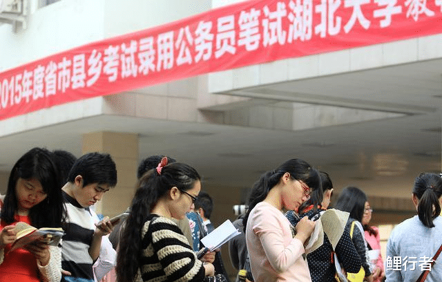 「农业银行」农业银行的员工属于体制内吗？