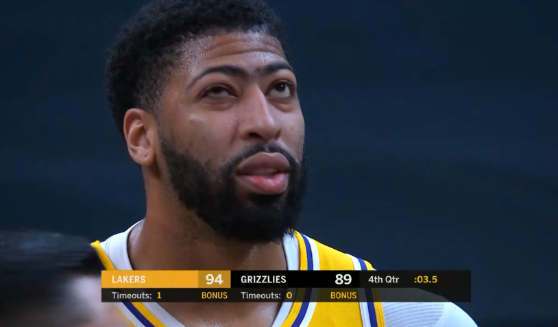 湖人隊|還剩3.5秒換下詹眉，僅過2.3秒又換上詹眉，當(dāng)時湖人主帥該多害怕？