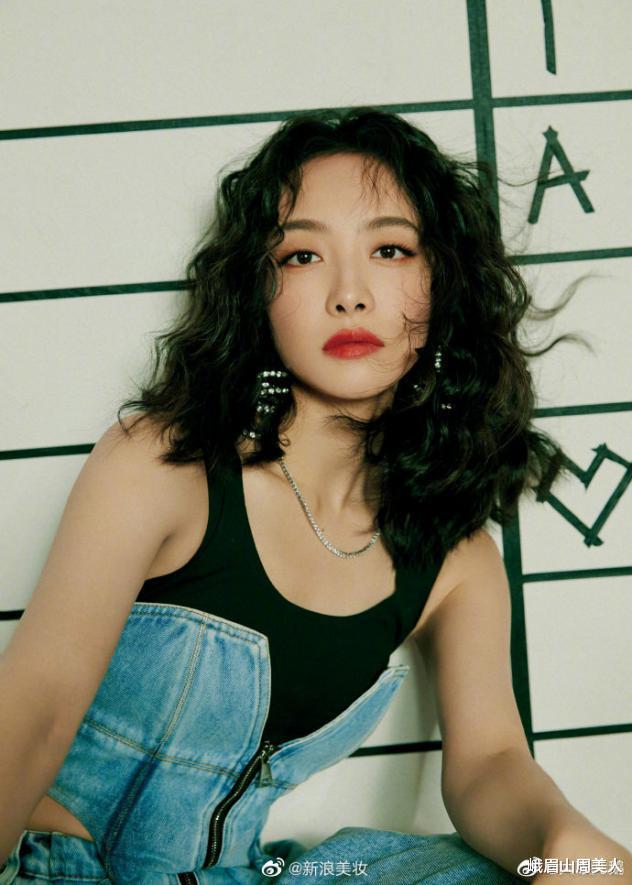 发型|女人过了40岁，尽量避开这5种发型，尤其是第二种，显老又土气