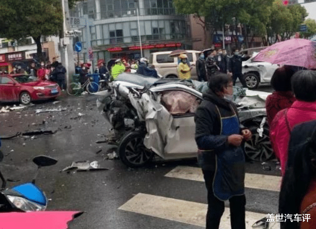 「丰田」丰田奕泽追尾本田思域，现场宛如末日，网友：买车先找中保研