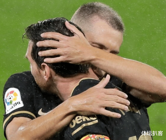 梅西|3-0！梅西踢疯了！2次上演连过3人，单场独造2球，球王回来了