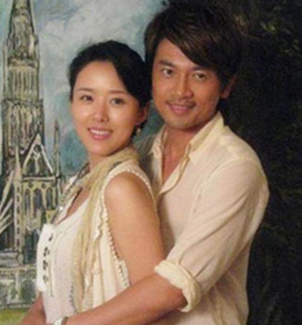 苏有朋|苏有朋近照大变样，他的妻子，是一个十足的大美人，笑起来很甜美