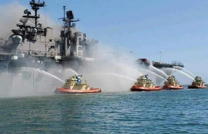 美军|美国航母在南海还未动手，五角大楼却收到噩耗：关键军舰被炸毁