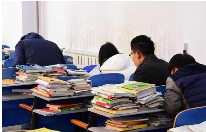 高校|多所高校放假通知,大一新生迎来“坏消息”,我感觉上了个假大学