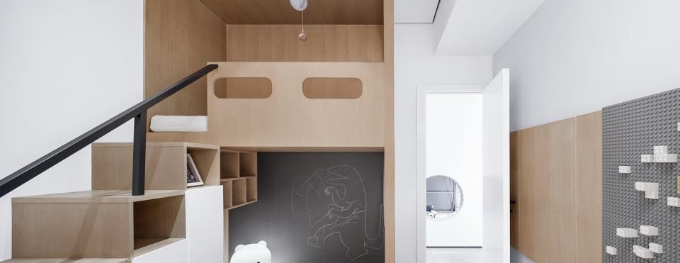 |她家180㎡的大宅，坚持把沙发往前挪2米，改出一座“秘密花园”