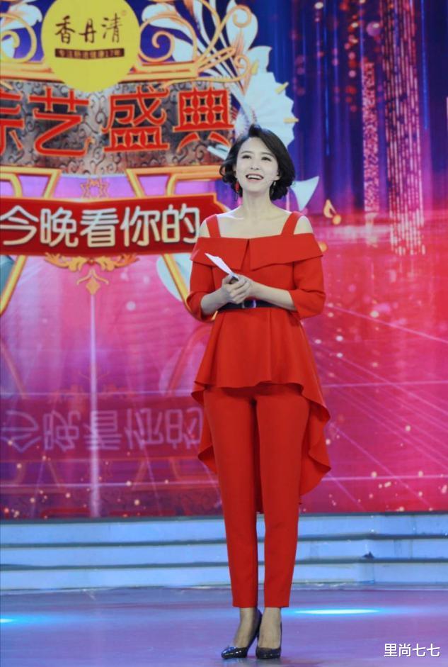 短发|服了张蕾！41岁还像小姑娘，剪短发后减龄太多差点认成了董卿