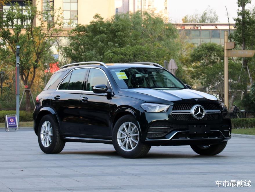 【奔驰GLE】被设计师毁掉的奔驰车，机械素质完胜X5和Q7，上市一年多无人问