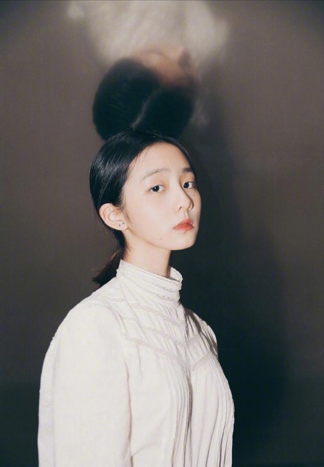 穿衣搭配|14岁多多终于露面！近照大变样成真名媛，气质优雅五官更惊艳
