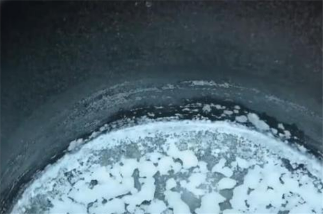 [水底奥秘]为什么船员宁愿渴死也不喝海水？见过海水煮干后的残渣吗？触目惊心！