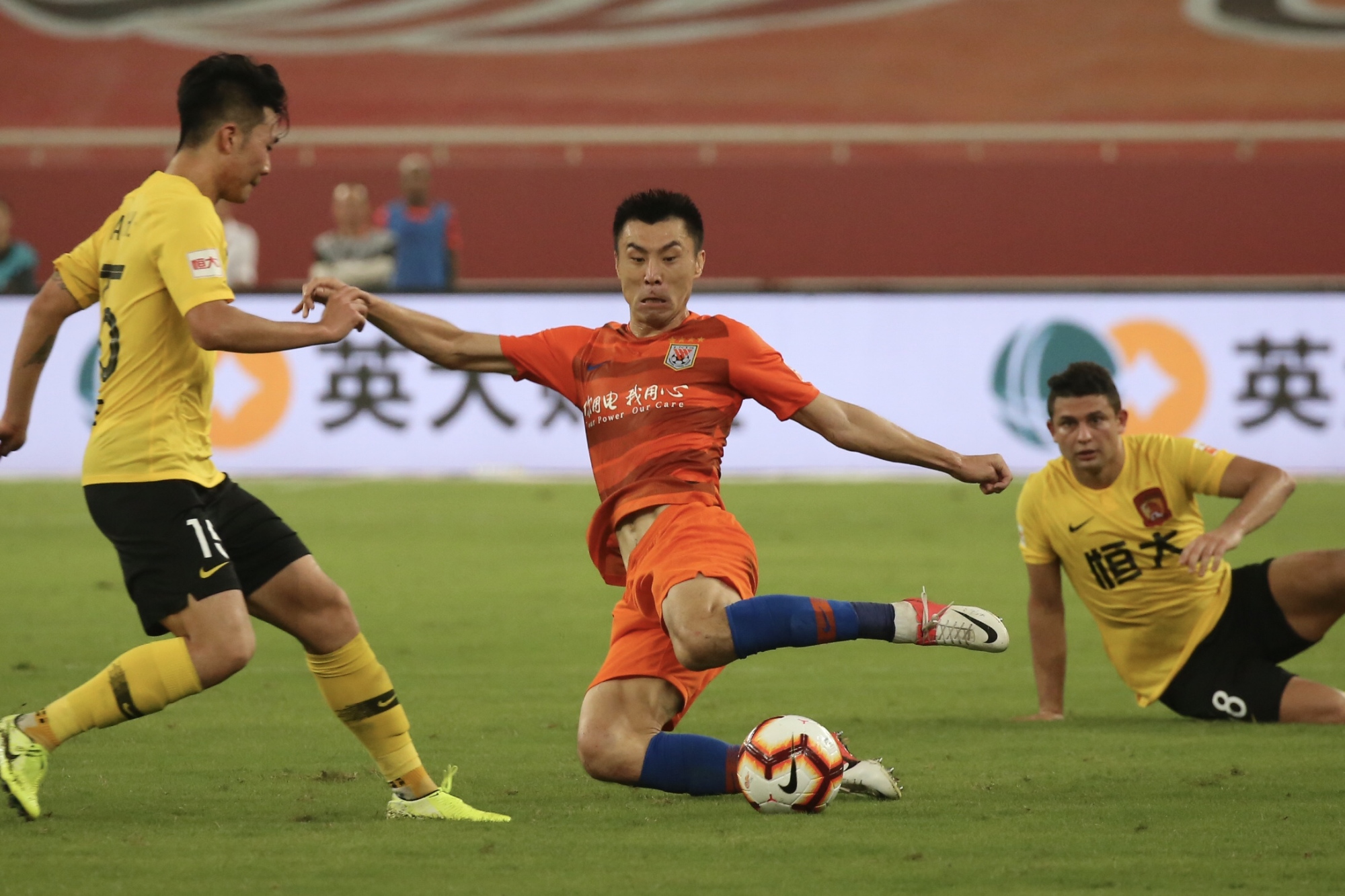 『郑铮』深度:鲁能现役出场王成功转型,里皮曾想签他,李霄鹏有新用法