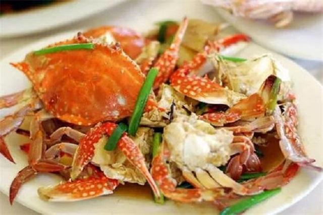 大排档|在海边渔民摊选购的海鲜，拿去大排档加工，结账时被吓坏了！