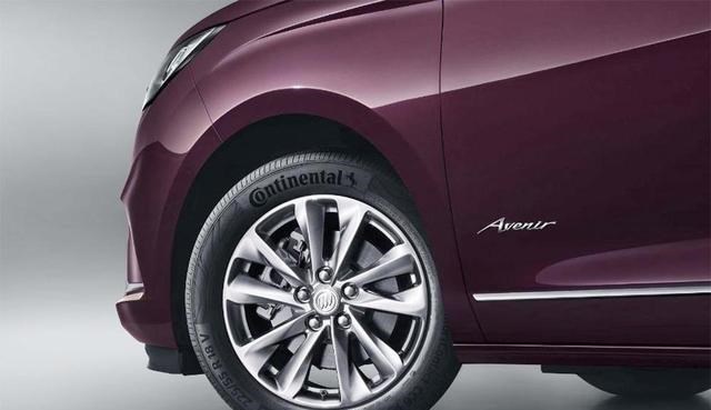 「豪车」MPV王又出新款，6个独立沙发座椅，后排带办公桌，配迎宾光毯