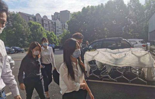 张起淮|谭松韵母亲被撞案一审宣判:肇事司机获刑6年,赔偿费全部捐给慈善基金