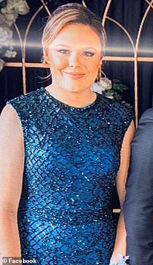 蟑螂|23岁女教师侵犯男学生被逮捕,男孩母亲发现暧昧短信后报警