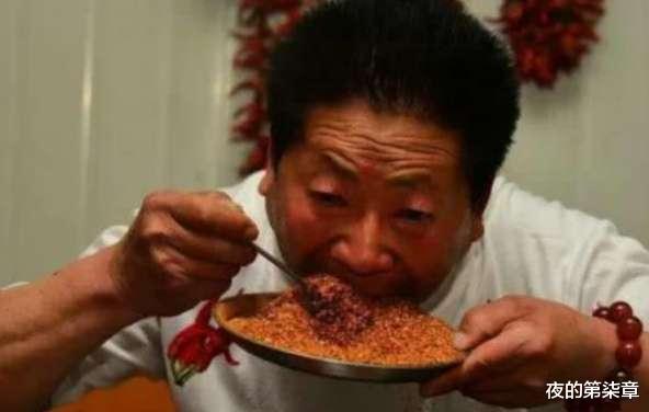『』记得一天吃5斤辣椒配白酒的“中国辣王”吗？当初轰动一时，现在怎么样了