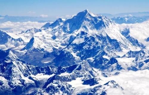 珠穆朗玛峰■珠穆朗玛峰这么难登，人从飞机上不可以直接降落珠峰山顶吗？