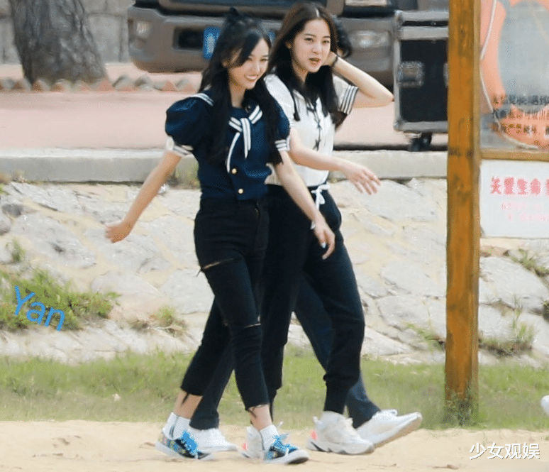 奔跑吧兄弟|跑男家族合体拍照,郭麒麟蔡徐坤坐一块,导演身旁的嘉宾成亮点