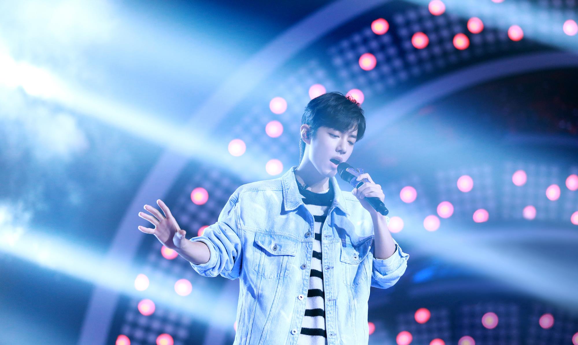 肖战|肖战新剧开拍，一身黑衣低调现身拍摄现场，导演点赞证实