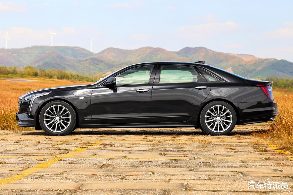 #大众迈腾#凯迪拉克憋出“大招”，旗舰轿车直降10万，28万气场不输奔驰S级