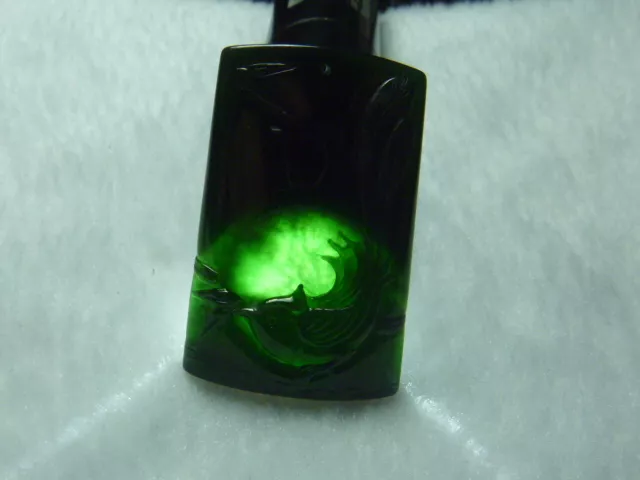 雕刻|摆放角落几年的墨翠片料，经过一番雕刻后，果然别有一番滋味！