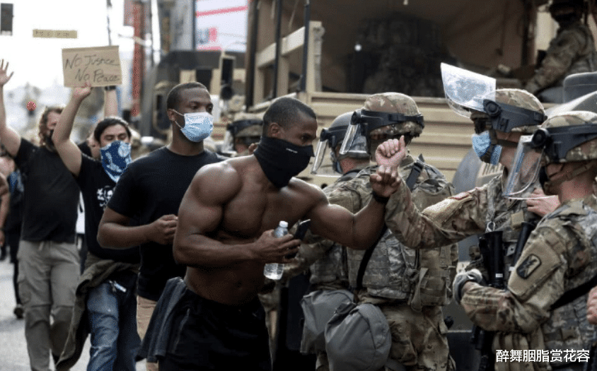 【美国】特朗普连夜逃出美国?白宫沦陷,军队“叛变”,奥巴马:干得漂亮