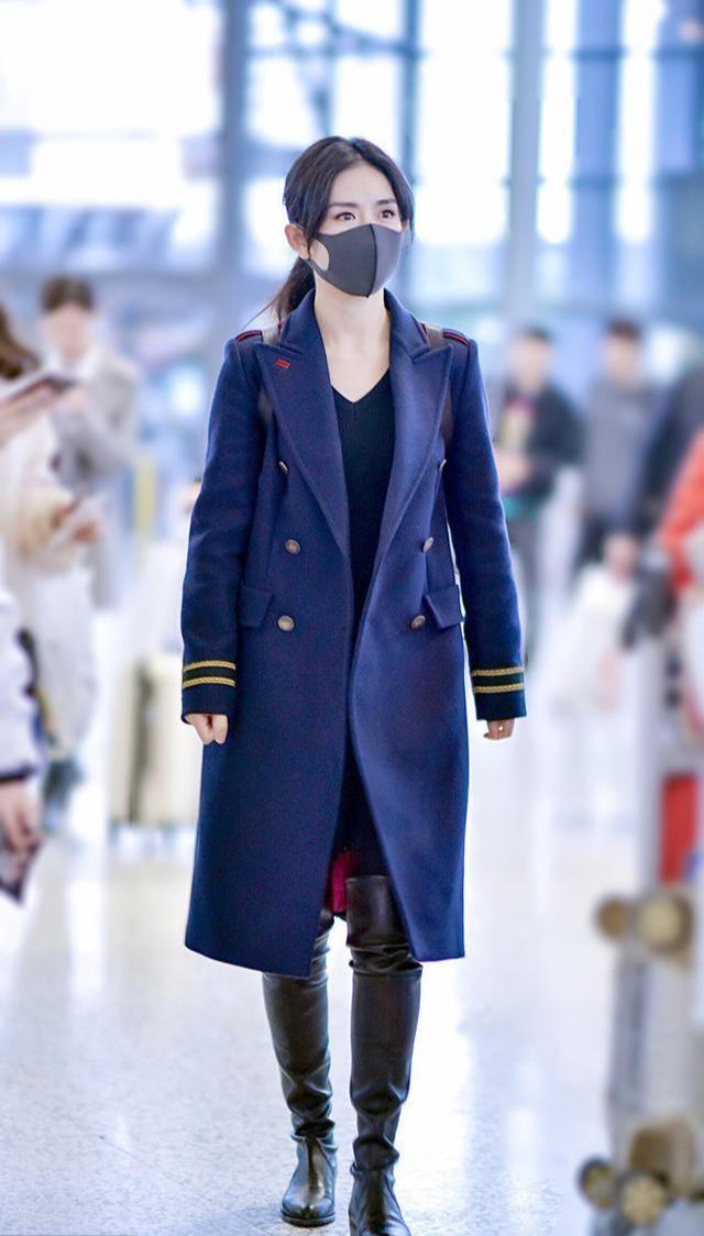 【刘海】谢娜海军风衣引领新时尚，八字刘海低马尾好温柔，这么穿真显小