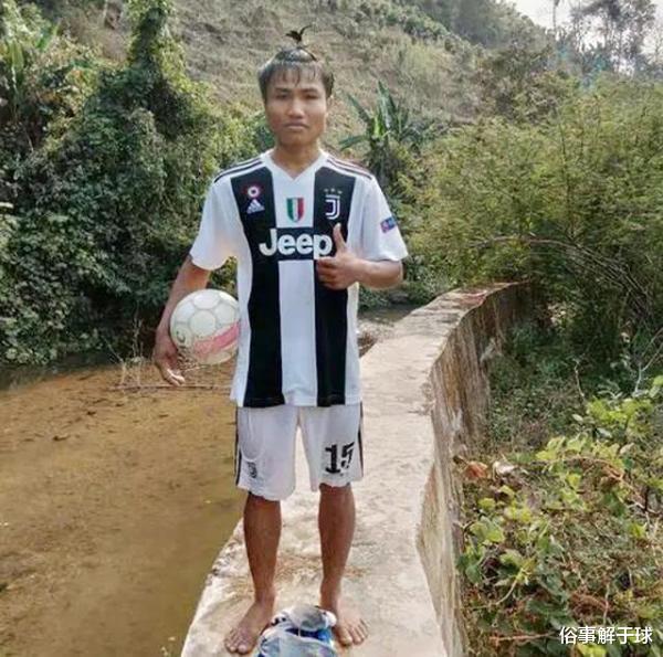 「中乙」键盘侠集体失声？水中踢球少年中乙试训失败，职业和业余差距明显