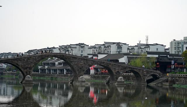 「杭州」距杭州仅30分钟车程，曾为江南十大名镇之首，连乾隆都要做回头客