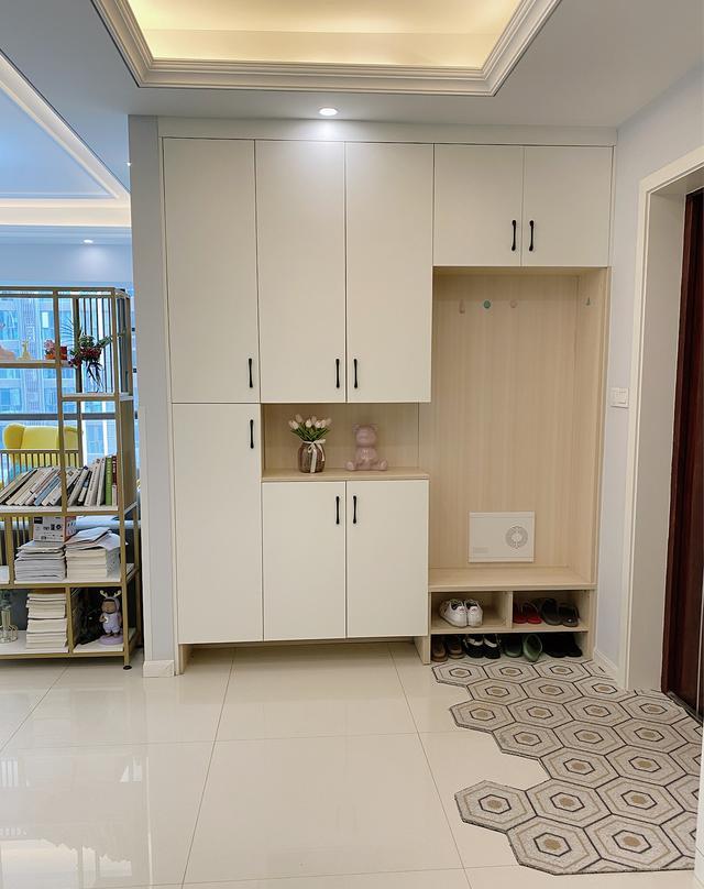 |新房花20万的装修效果,全屋橱柜定制简洁漂亮,最满意客厅!