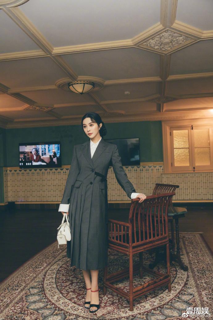 范冰冰|范冰冰高调晒照,居然跟廖凡手牵手,他俩到底是什么情况?