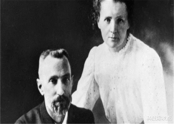 放射性物质▲为科学用于献身，向自己身体注入放射性元素，死后被关进铅棺材！