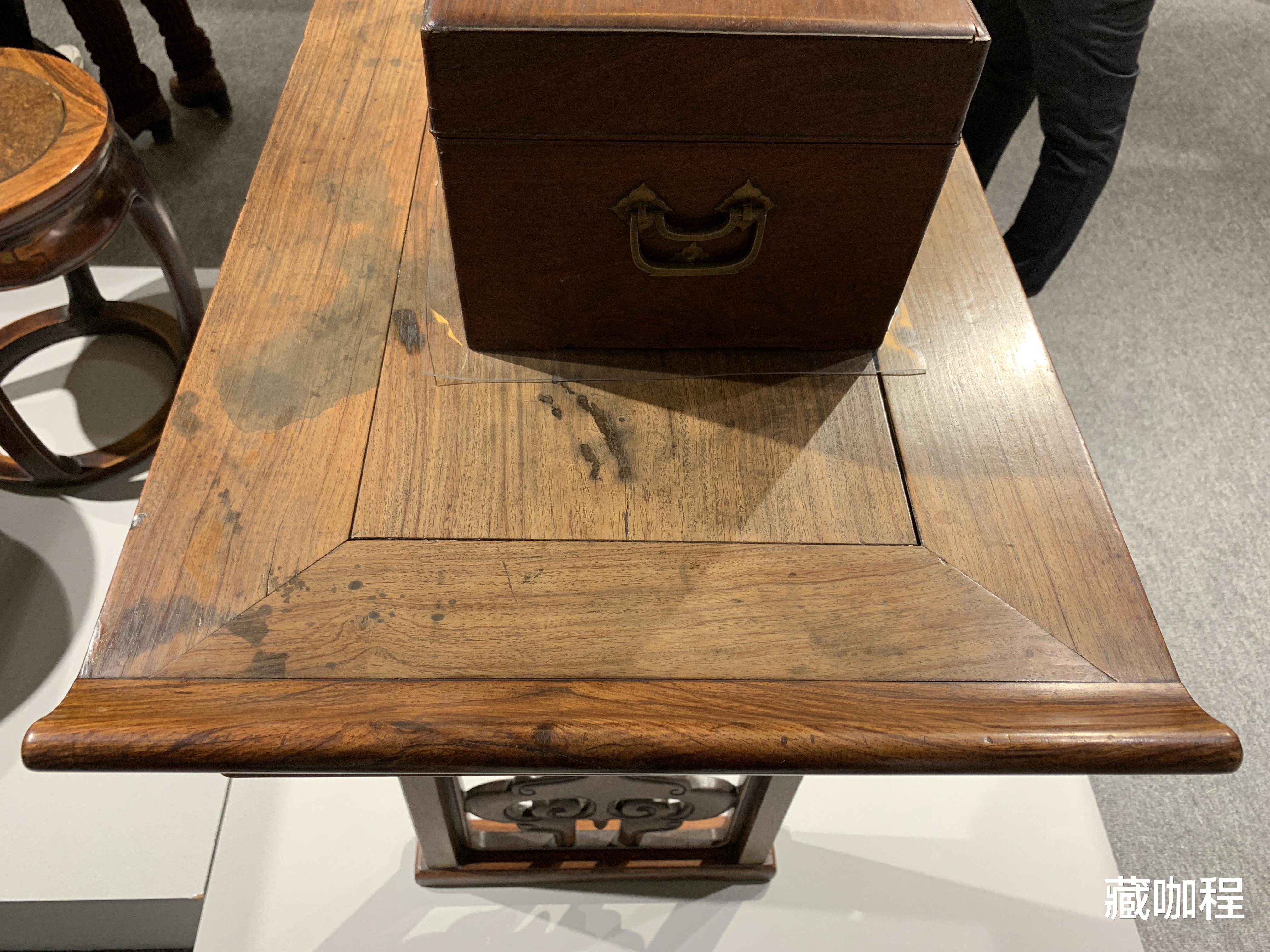 翡翠|翘头或曾修配，明黄花梨夹头榫案368万成交