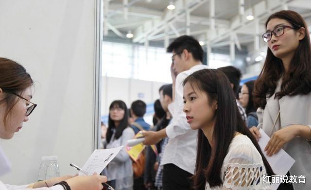校园招聘|大学毕业找工作，校园招聘和自己找工作哪个好？985毕业生帮你分析