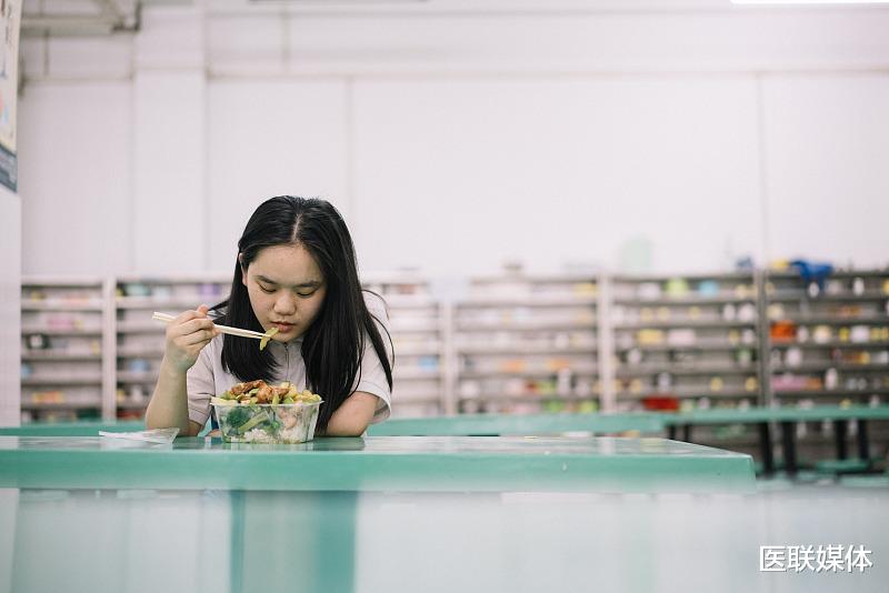 饮食|减肥管住嘴是重点!教你5个方法,控制食欲很管用