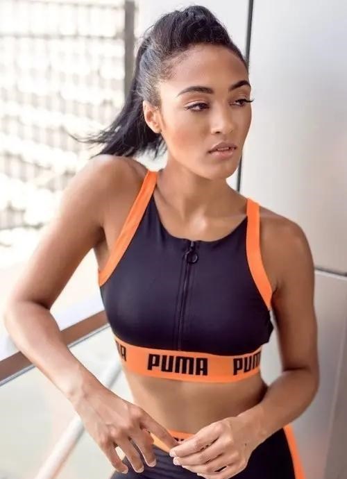 卡尔·马龙:马龙的7个子女具是人高马大,大女儿是WNBA探花,二儿子也很有出息