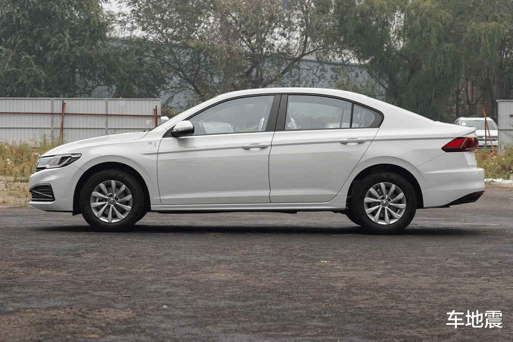 【大众宝来】又一款合资车价格“跳水”,从12.2w跌至7.93w,买国产不如选它香