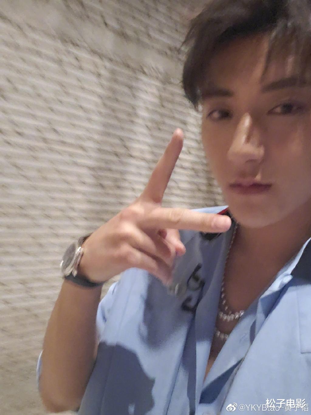 原油：“黑眼圈”因罗志祥风波登上热搜，黄子韬晒照力证“清白”