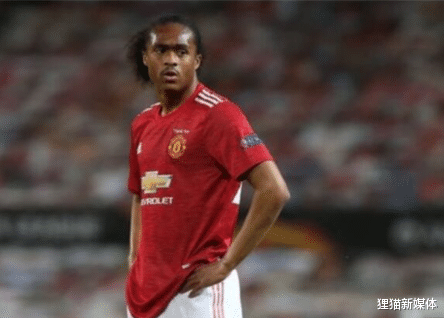 曼联|曼联转会消息滚动:夏窗首笔交易获官宣,多特就桑乔转会向曼联施压